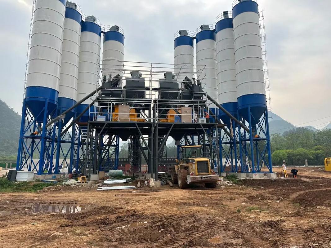 雙HZS180混凝土攪拌站高效落成，助力建筑機(jī)械裝備升級